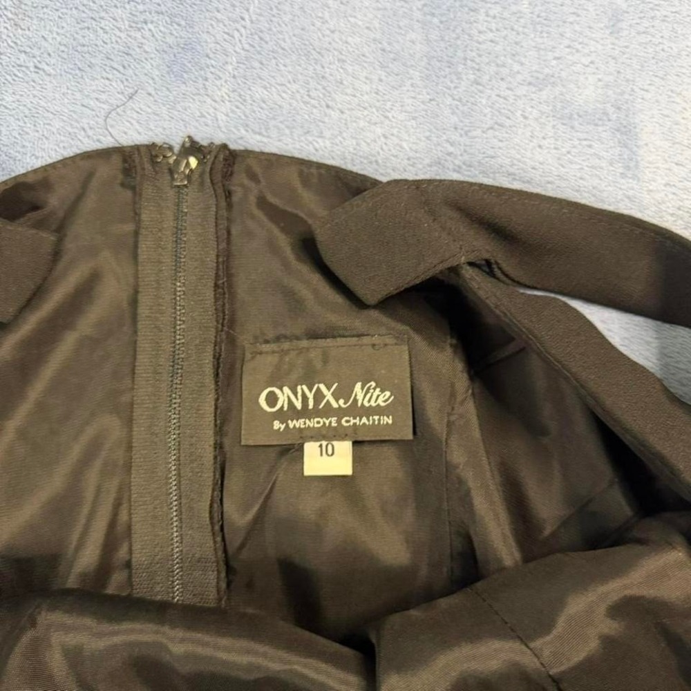 Vintage onyx nite Black bodycon mini dress with white trim. Size: 10 - Picture 4 of 5